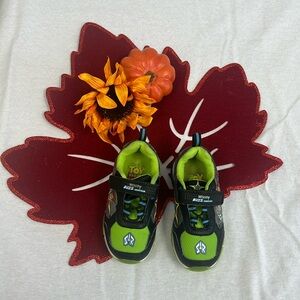 Size 8 boys Toy Story shoes, light up